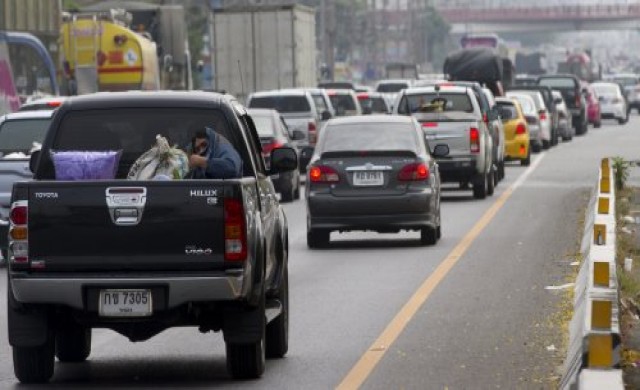 เส้นฉะเชิงเทราสู่อีสานคนแห่กลับบ้านทะลัก