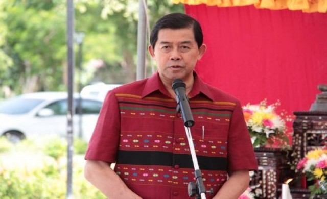 หาม'กร  ทัพพะรังสี'ส่งรพ.หลังอาหารเป็นพิษ