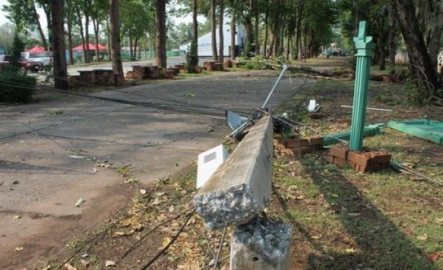 พายุถล่มเวที'นปช.'อุตรดิตถ์