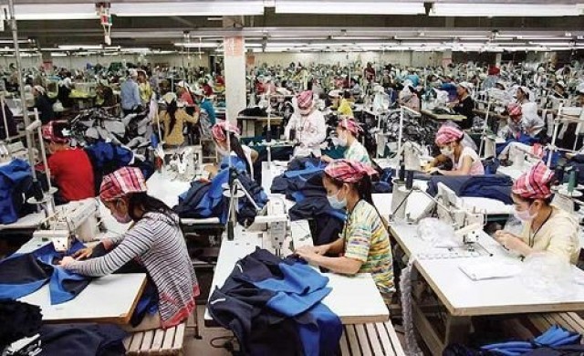 จี้รัฐคุมราคาสินค้าย้ำค่าแรง300บ.ไม่พอ