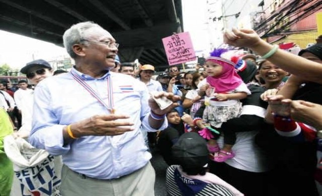'สุเทพ'เคลื่อนปักหลักค้างคืนที่ก.มหาดไทย
