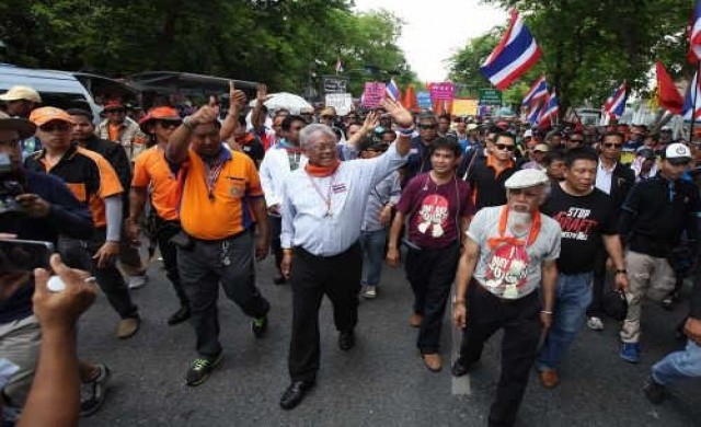 ตรวจแถว'การ์ด'4เวทีไล่รัฐบาล?