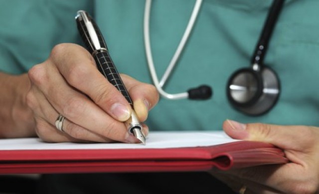 ลายมือหมออ่านยากส่งผลกระทบต่อคนไข้