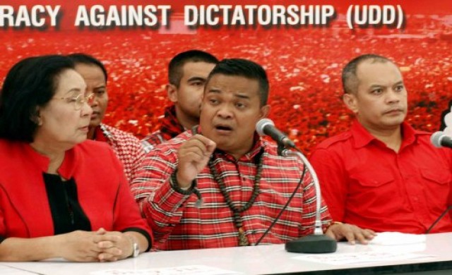 แดงแถลงข่าว..