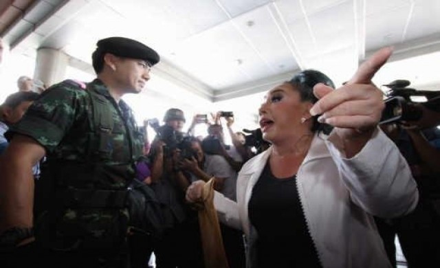 'ลีน่าจัง'บุกกอ.รส.ร้องสถานีถูกปิด