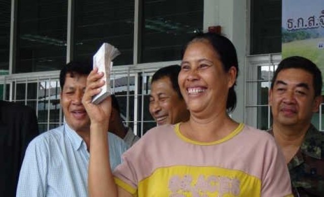 ชาวนาวอนทหารช่วยลดต้นทุนปัจจัยผลิต