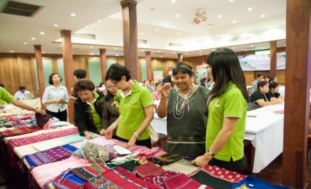 ติดปีกผ้าทอเมืองแพร่