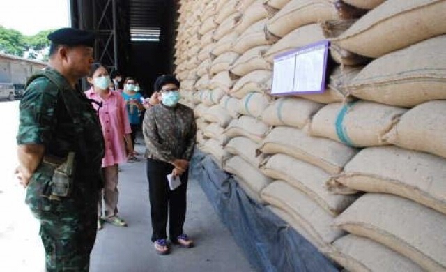 ทหารค้นโกดังข้าวปทุมฯหายกว่า9หมื่นกระสอบ