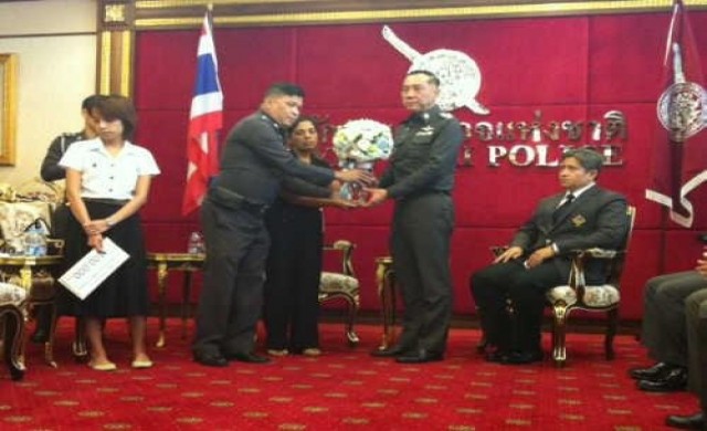 กระหึ่มเน็ต!ตำรวจตกเป็น'ผู้ร้าย'ในสายตาญาติน้องแก้ม