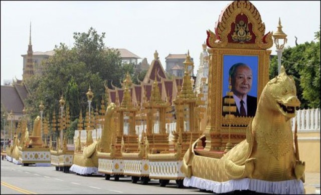 เคลื่อนพระบรมอัฐิของสมเด็จพระนโรดมสีหนุ