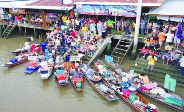 เรียกร้องภาครัฐ จัดการปัญหาโซนตลาดน้ำอัมพวา