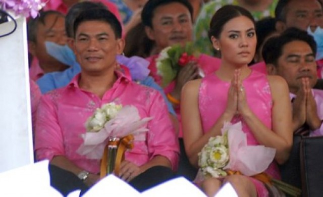 เมาท์ร้อน! นางเอกเจนี่-นายกฯเอ๋ และพริตตี้ดังคนนั้น?