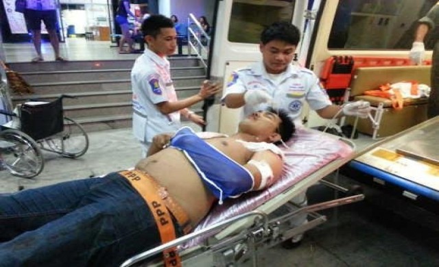 บีบแตรให้ศาลเจ้า วัยรุ่นเข้าใจผิดไล่ยิงเจ็บ