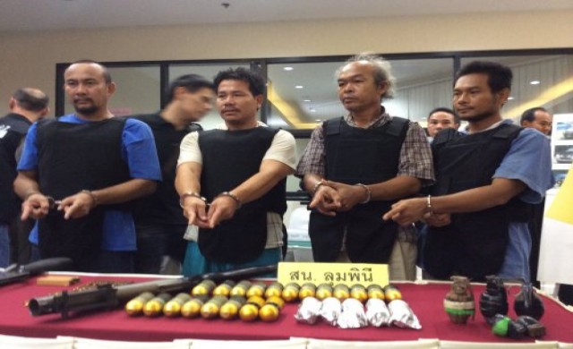 ตำรวจนำผู้ต้องหา4คนทำแผนยิงเอ็ม79
