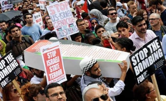 ประชาชนนับหมื่นคนเดินขบวนหนุนปาเลสไตน์