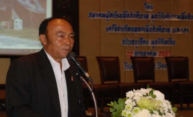 น้ำตาท่วมเวทีกับบทกวี'รอคิวตาย'