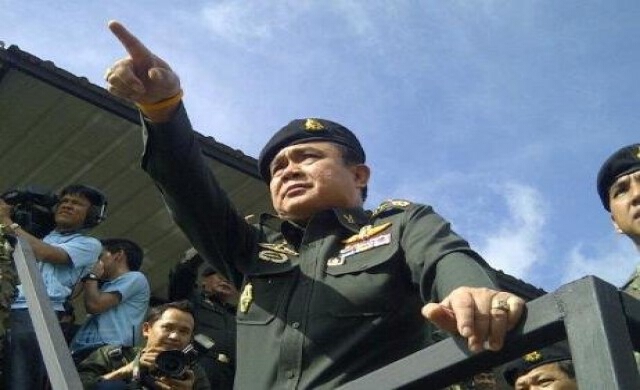 'ประยุทธ์'นั่งรถกันกระสุน