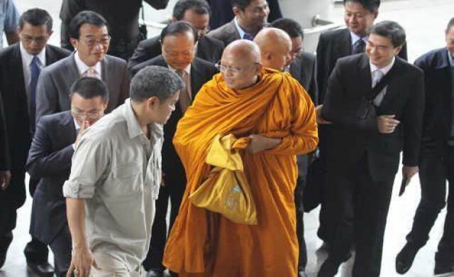 ศาลอนุญาตรวมสำนวน'พระสุเทพ-อภิสิทธิ์'