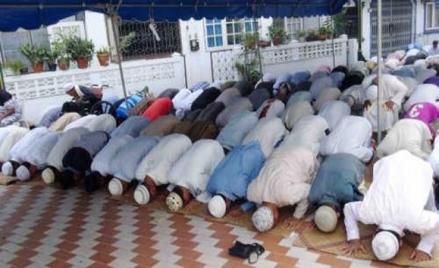 ชาวมุสลิมยะลาร่วมละหมาด'วันตรุษอีดิลฟิตรี'