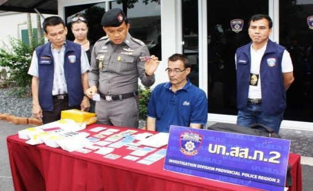 รวบต่างชาติแก๊งปลอมบัตรเอทีเอ็ม ที่พัทยา