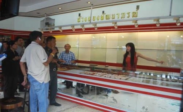 อุกอาจชิงทองกลางเมืองใกล้โรงพัก100เมตร