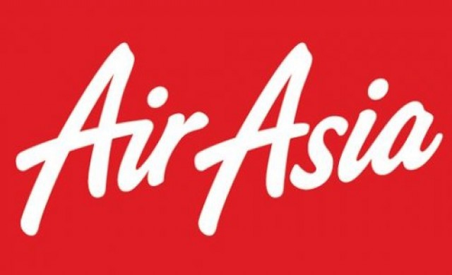 แอร์เอเชียลงจอดฉุกเฉินนกชนเครื่อง