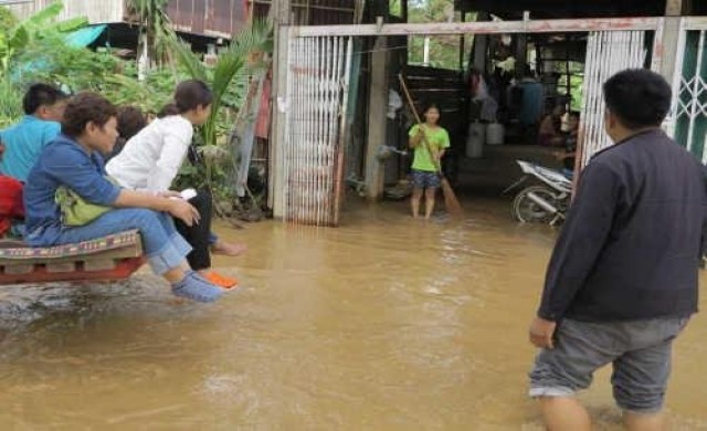 เพชรบูรณ์น้ำท่วมฉับพลันชาวบ้านเดือดร้อนหนัก