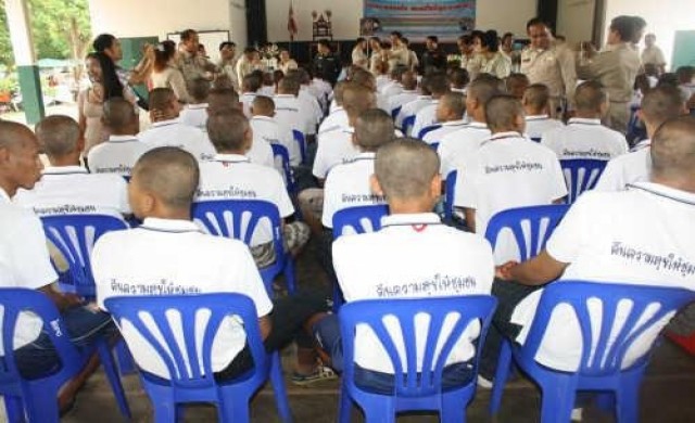 อปท.4แห่งจับมือทหารตำรวจจัดค่ายเลิกยา