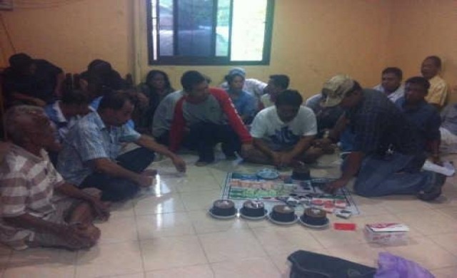 ทลายบ่อนไฮโล อึ้งเจอตร.นั่งร่วมวงด้วย