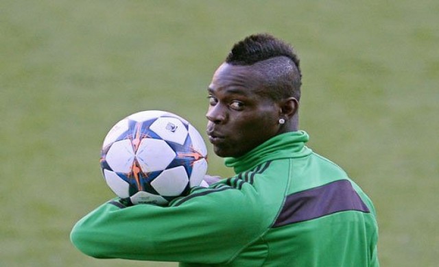 ผีฝืดไม่เลิกเจ๊าเบิร์นลีย์ "บาโลเตลลี" ประเดิมสนามในเสื้อหงส์แดง