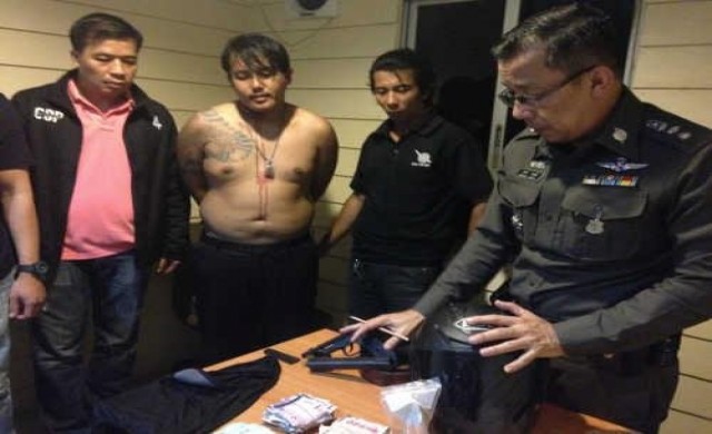 รวบคนร้ายใช้ปืนปลอมจี้ชิงทรัพย์ธ.กสิกร