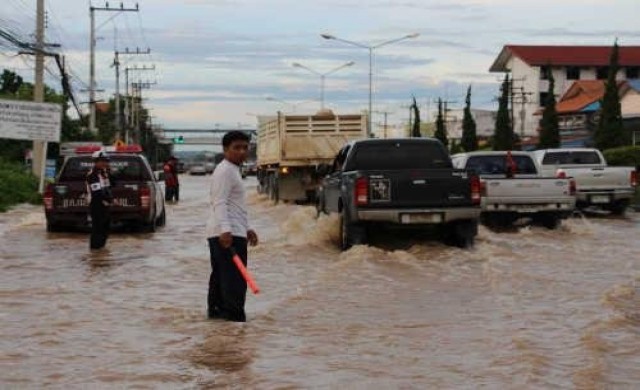 น้ำทะลัก'แม่สาย-แม่จัน' อยุธยาเร่งเกี่ยวข้าวหนี