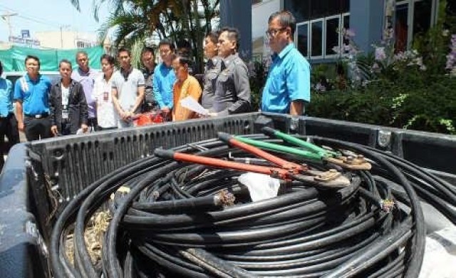 รวบหนุ่มตะเวนลักตัดสายโทรศัพท์