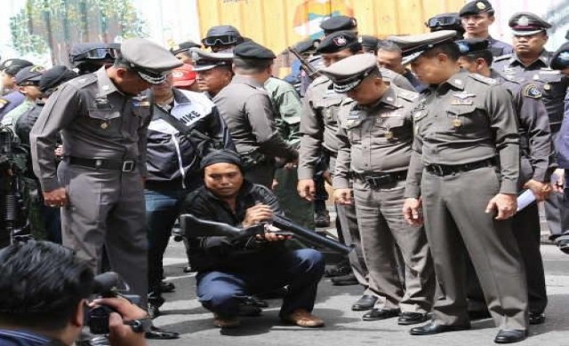 คุมตัวกลุ่มชายชุดดำทำแผนแยกคอกวัว