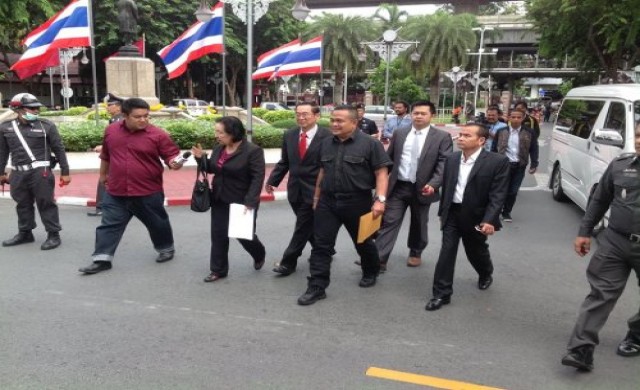 'ธิดา-เหวง-จตุพร'ถึงสตช.รุดคุยผบ.ตร.
