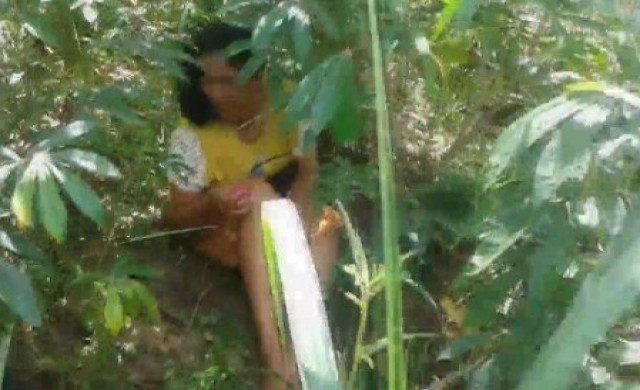 บุกทลายบ่อนไฮโลกลางไร่มันสำปะหลัง