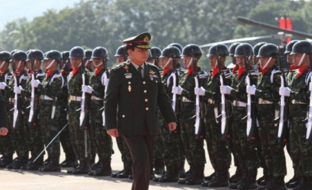 ตรวจแถวกองทหารเกียรติยศ