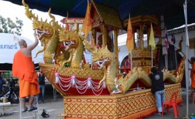 เร่งตกแต่งเรือพระ ร่วมงานประเพณีลากพระ