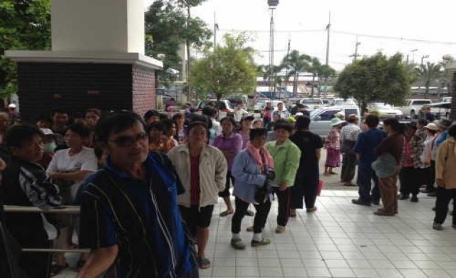 ชาวบ้านสันโป่งประท้วงน้ำประปาไร้คุณภาพ