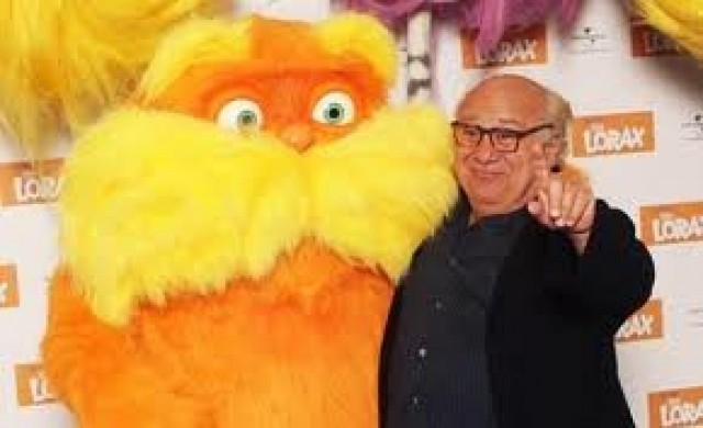 'แดนนี เดอวิโต้'ร่วมแสดงเอ็มวีใหม่'วัน ไดเรคชั่น'