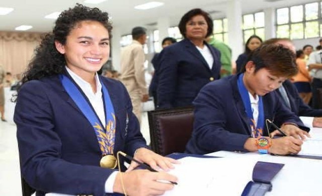 'อแมนด้า'ลงนามถวายพระพร