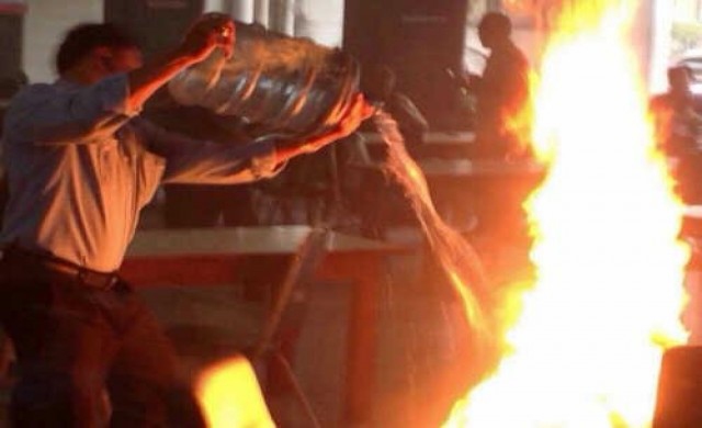 ผบก.น.1สั่งจัดระเบียบ หลังเกิดเหตุจุดไฟเผาตัวเอง