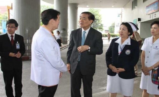 รมว.สธ.รุดเยี่ยมอาการ'ป้าสังเวียน'