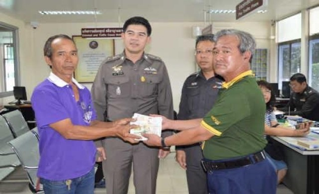 ชื่นชม!หนุ่มรปภ.เก็บเงินกว่า6แสนคืนเจ้าของ