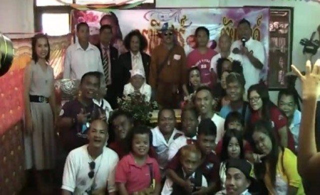 ฮือฮา!หนุ่มแคระขอสาววัย18แต่งงาน