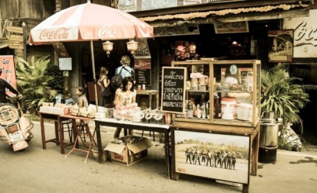 แอ่ว "กาดฮิมคือ" ณ แป้