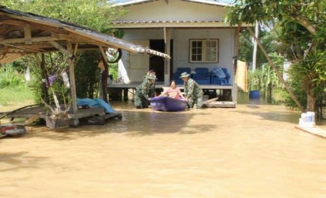 เตือนชาวสุราษฎร์ฯขนของไว้ที่สูงคาดมีฝนตกหนัก