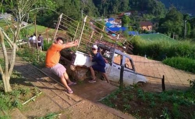 แห่ถ่ายรูปรถเก่า'ม่อนแจ่ม'