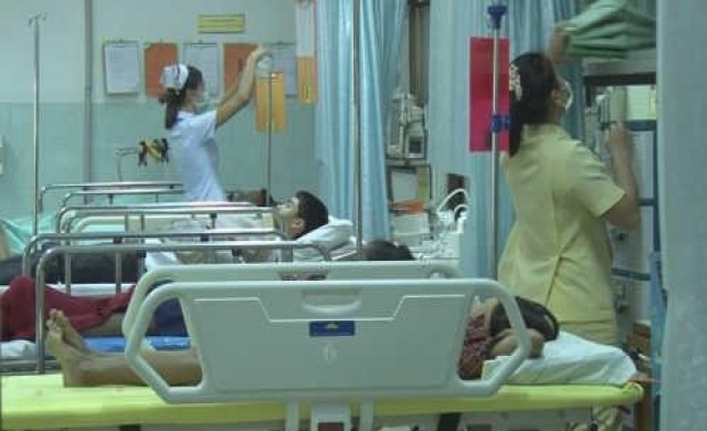 หามครู-นักเรียนส่งโรงพยาบาล หลังกินข้าวมันไก่