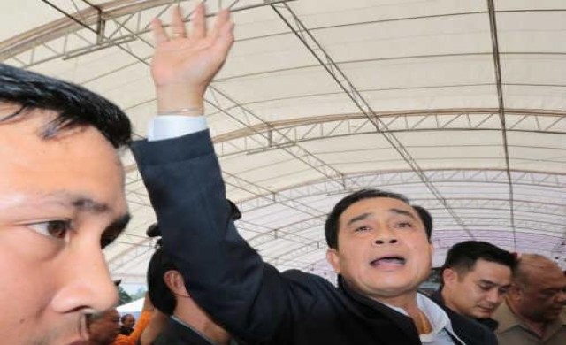 เบื้องลึก5นศ.ดาวดินชู3นิ้วต้านรัฐประหาร